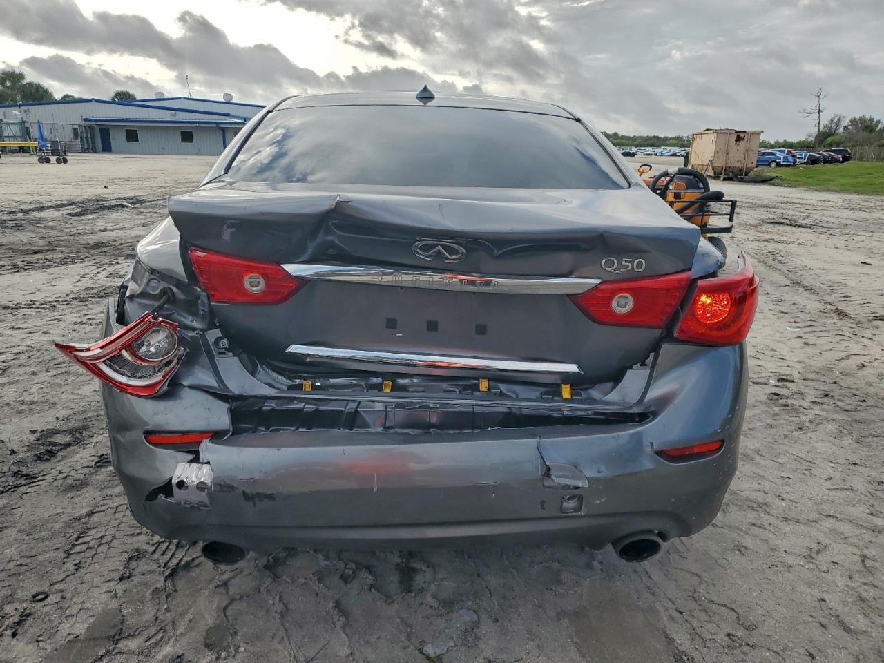 2015 INFINITI Q50 photo 6