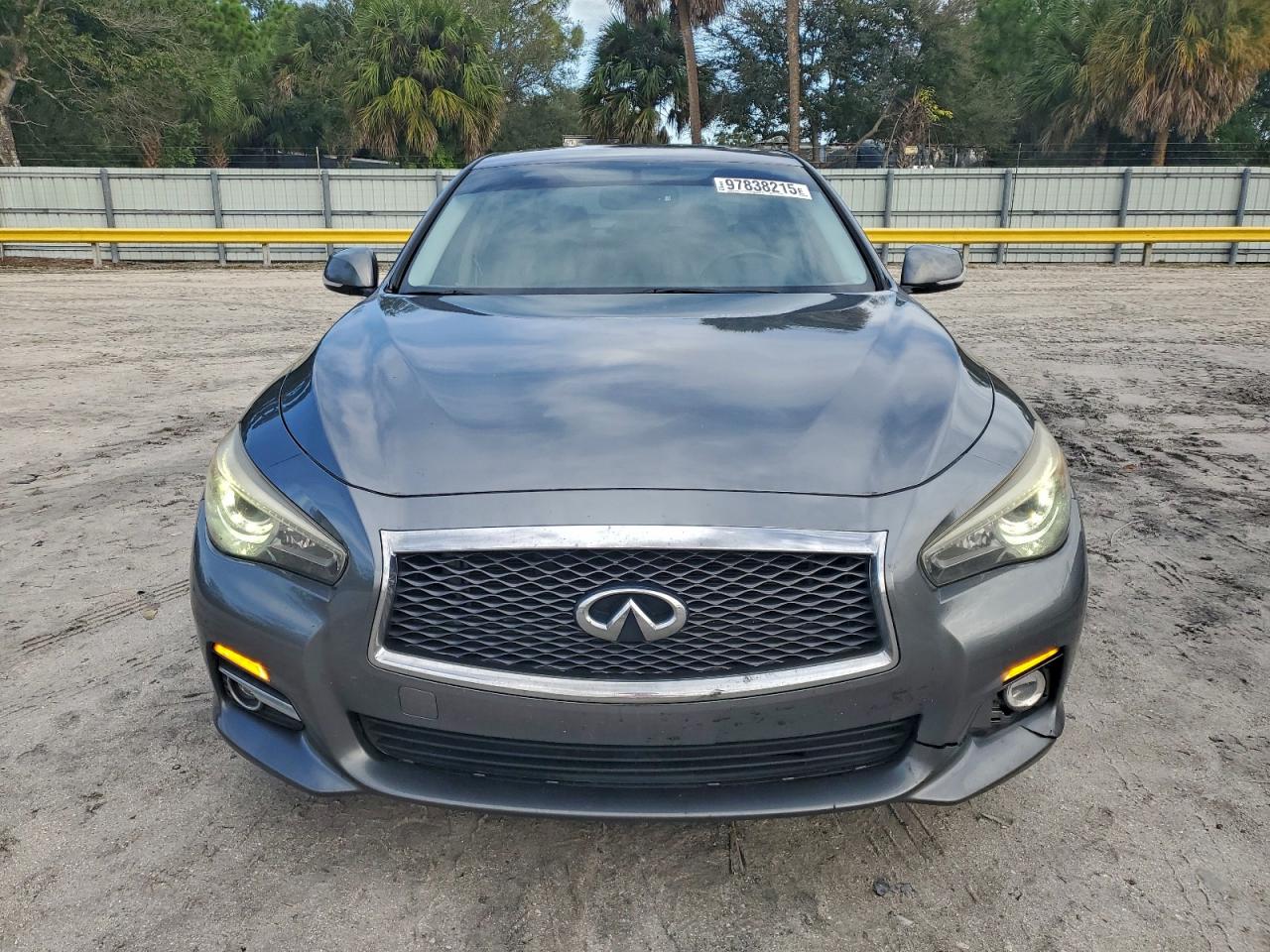 2015 INFINITI Q50 photo 5
