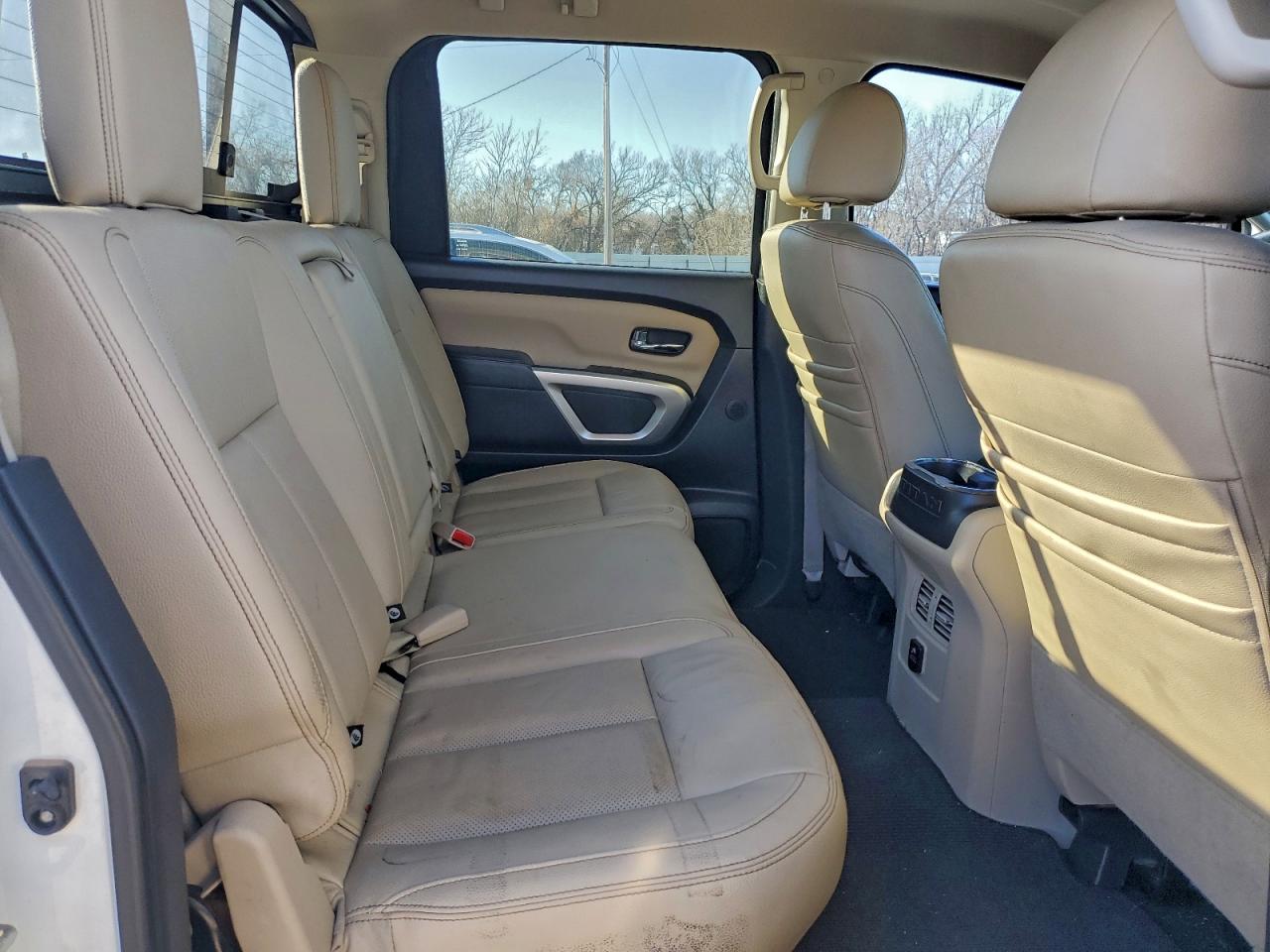 2017 NISSAN TITAN XD SL photo 10