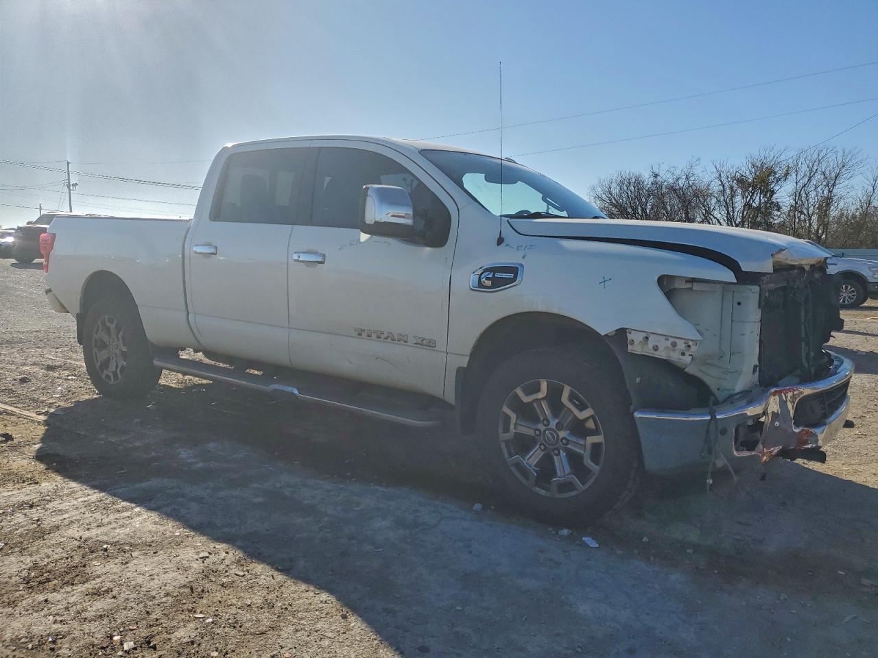2017 NISSAN TITAN XD SL photo 4