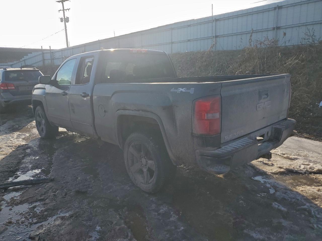 2015 GMC SIERRA K1500 photo 2