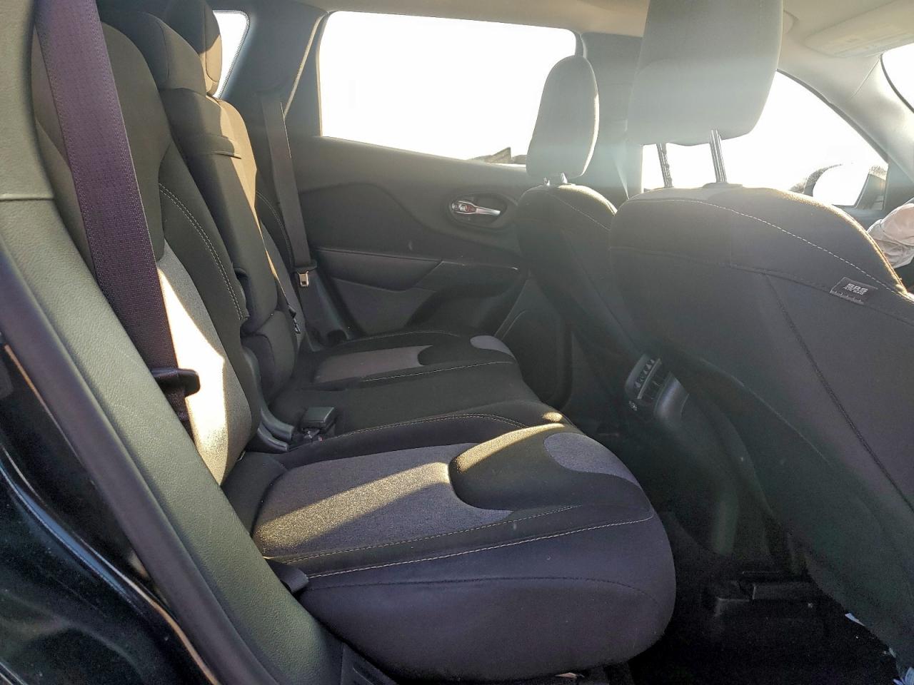 2016 JEEP CHEROKEE SPORT photo 11