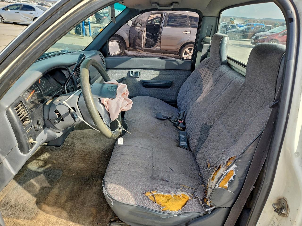 1997 TOYOTA TACOMA BASE photo 7