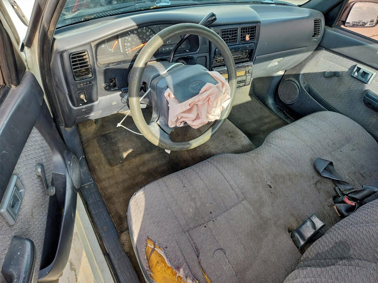 1997 TOYOTA TACOMA BASE photo 8