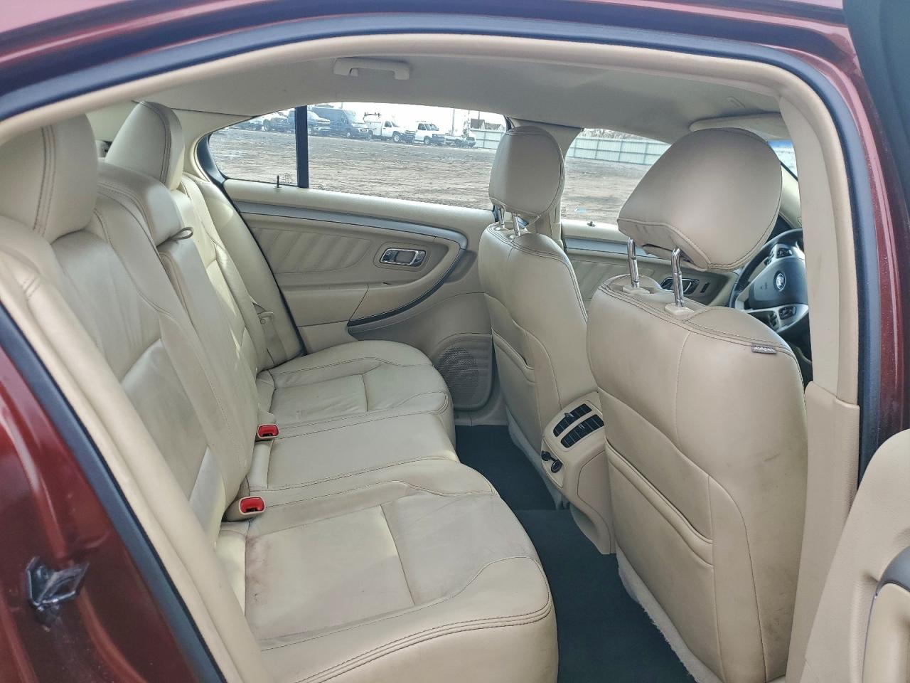 2015 FORD TAURUS SEL photo 10