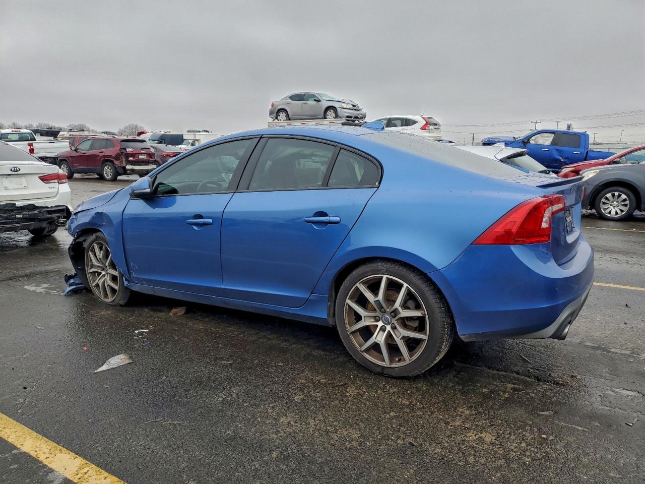 2017 VOLVO S60 R DESIGN photo 2