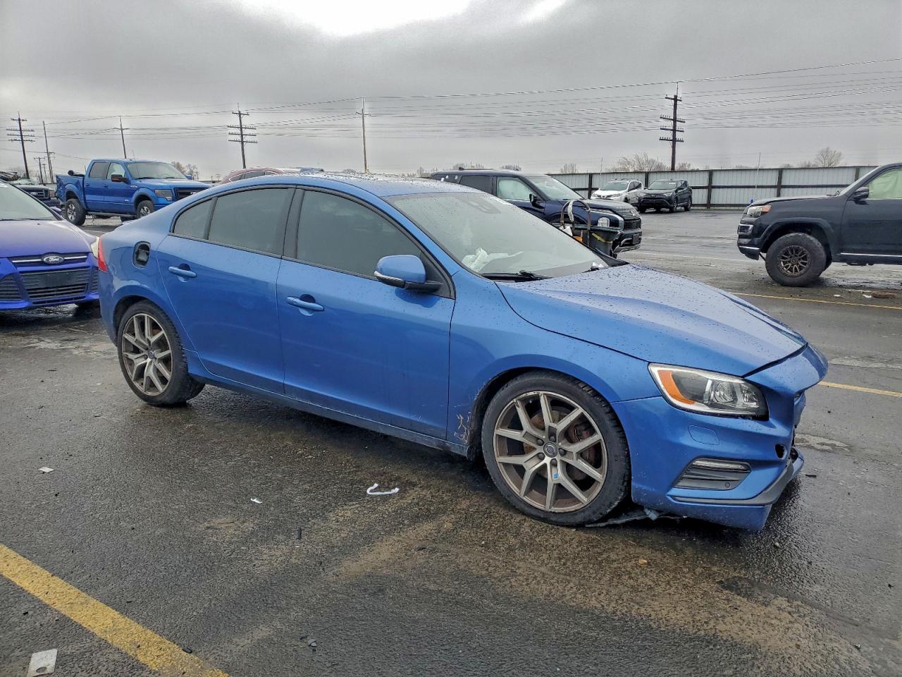 2017 VOLVO S60 R DESIGN photo 4