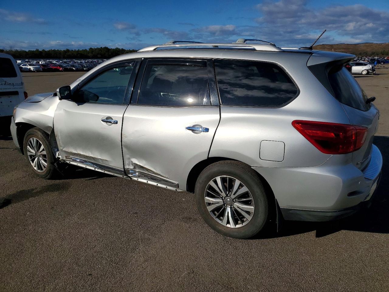 2017 NISSAN PATHFINDER S photo 2