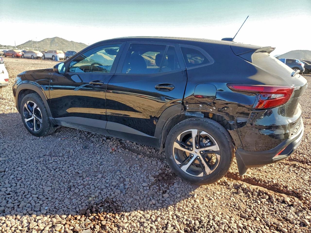 2025 CHEVROLET TRAX 1RS photo 2