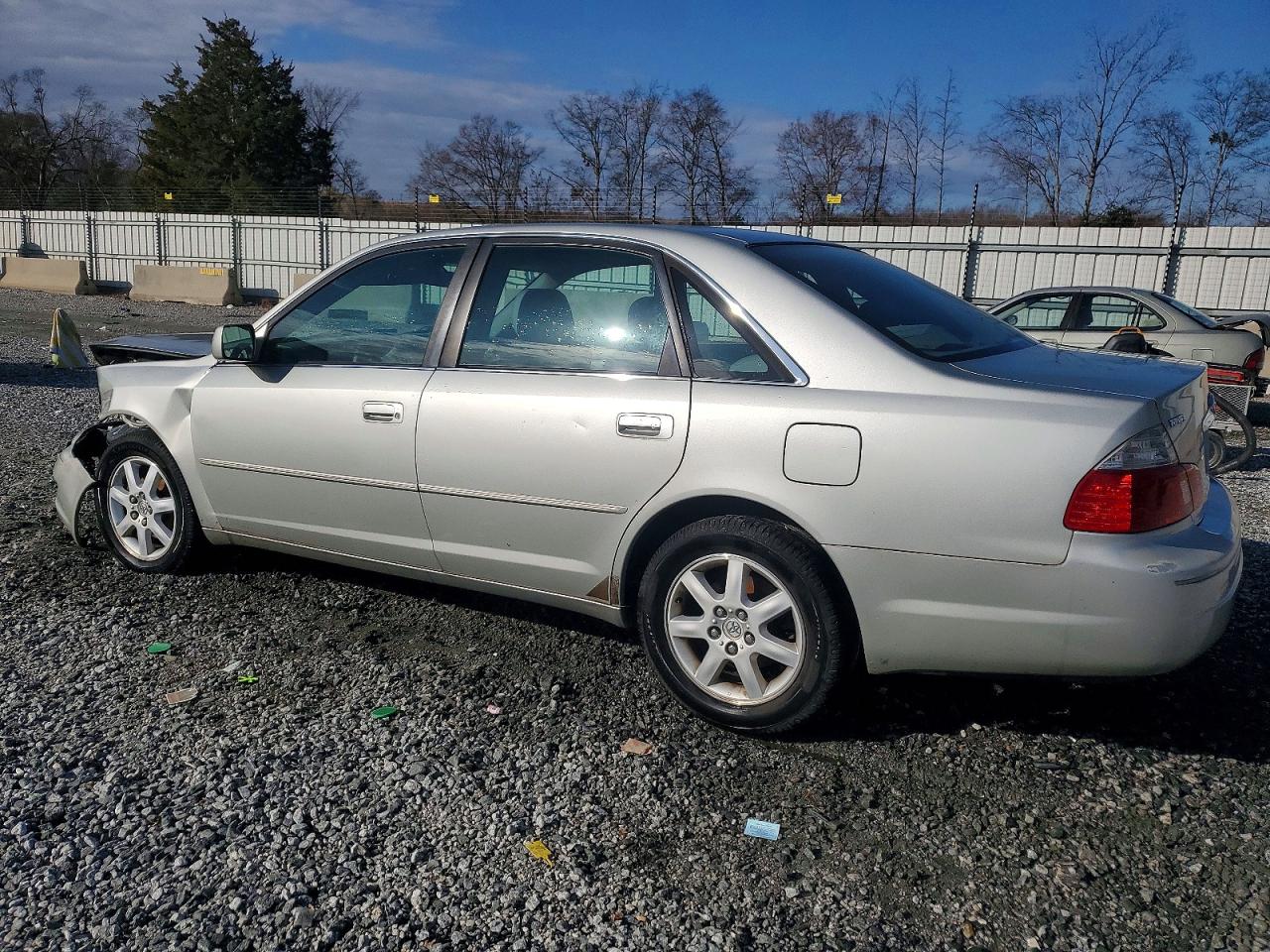 2004 TOYOTA AVALON XL photo 3