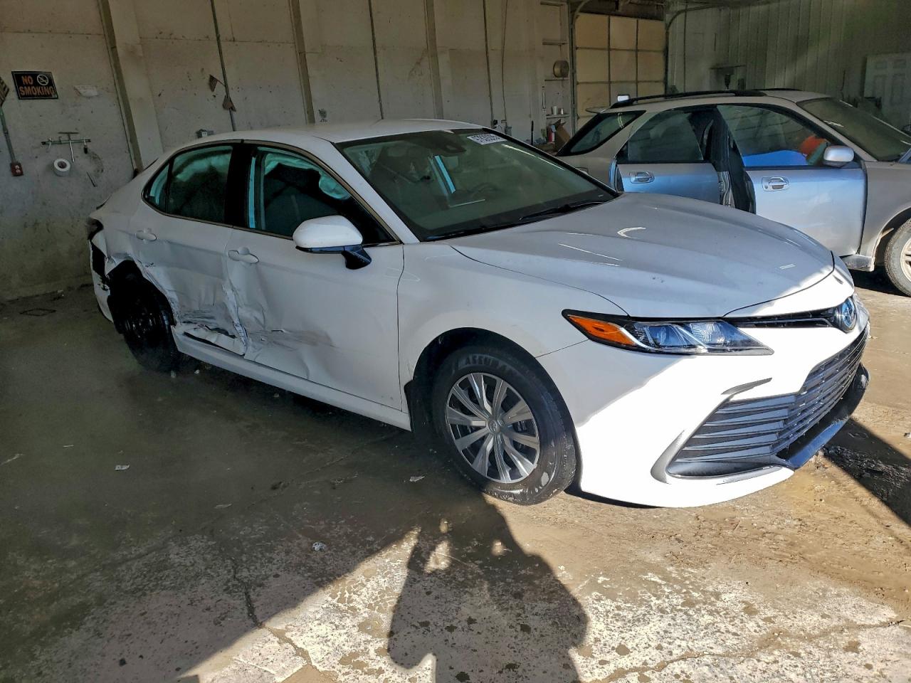 2022 TOYOTA CAMRY LE photo 10