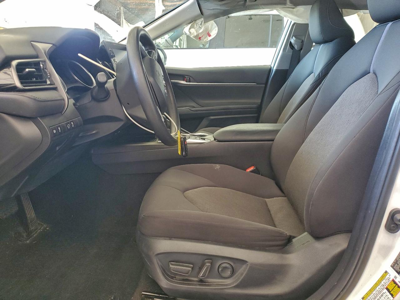 2022 TOYOTA CAMRY LE photo 19