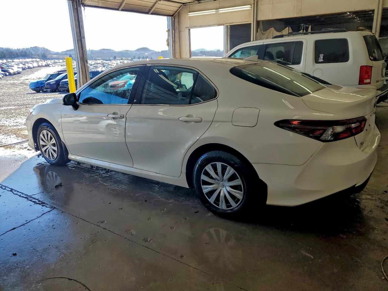 2022 TOYOTA CAMRY LE photo 4