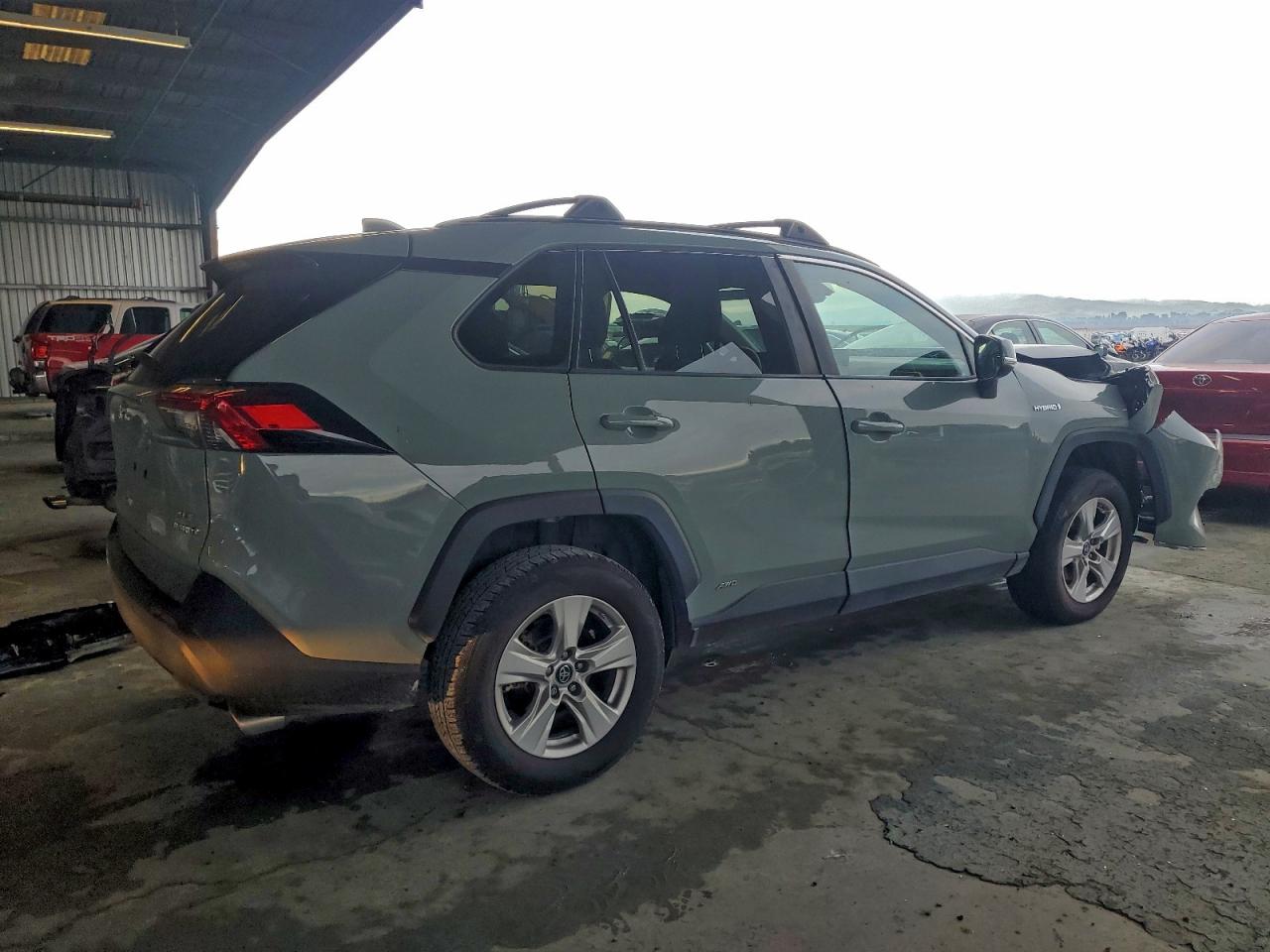 2019 TOYOTA RAV4 XLE photo 3