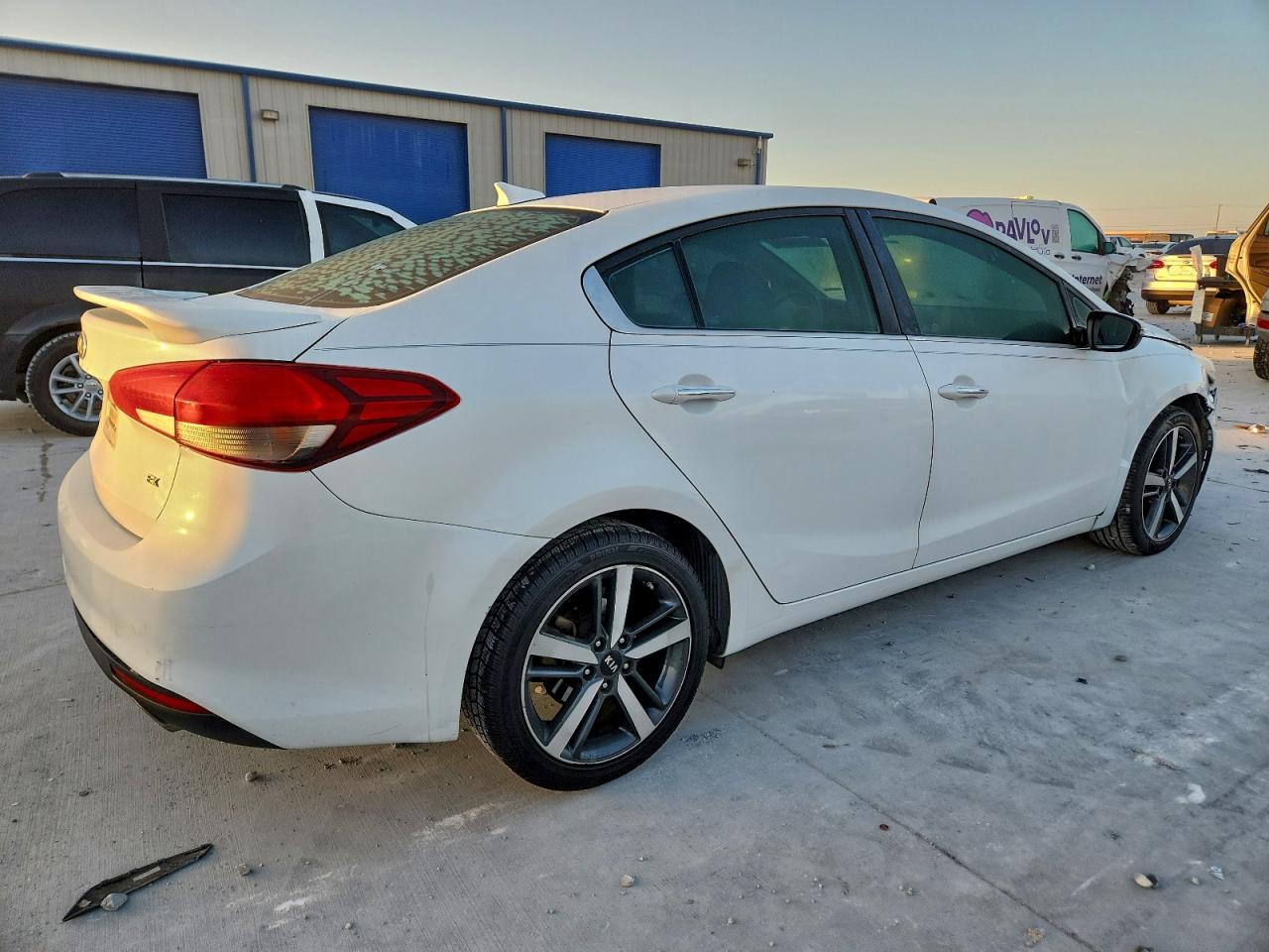 2017 KIA FORTE EX photo 3