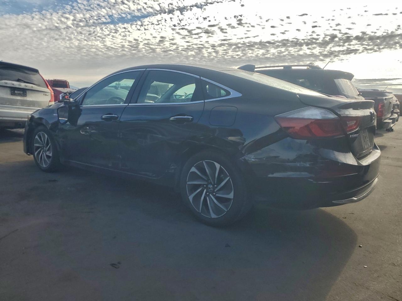 2019 HONDA INSIGHT TOURING photo 2
