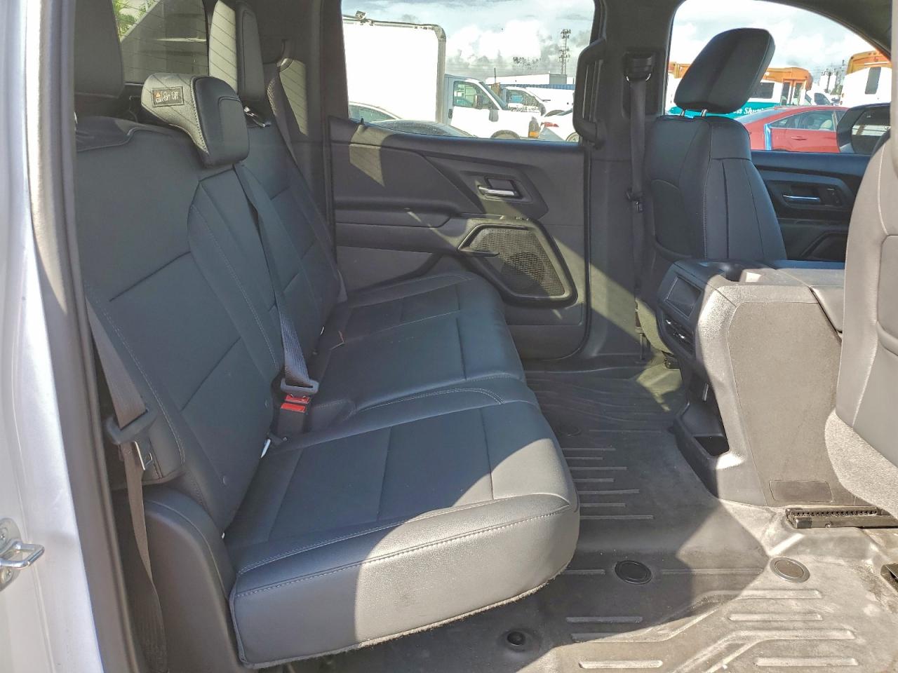 2024 CHEVROLET SILVERADO photo 10