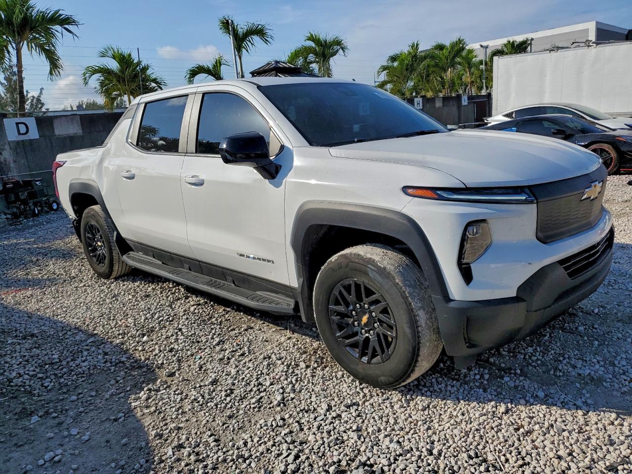 2024 CHEVROLET SILVERADO photo 4