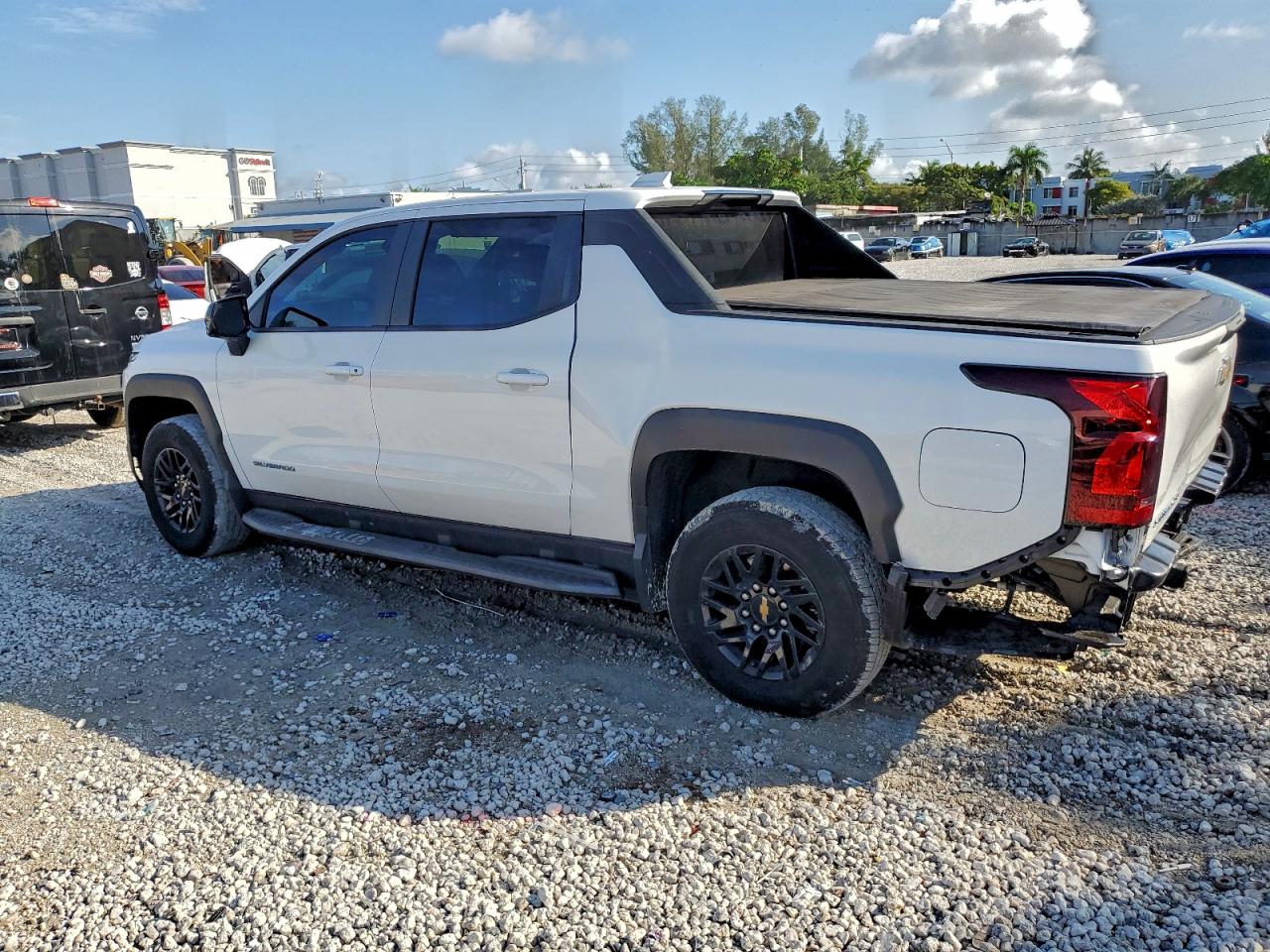 2024 CHEVROLET SILVERADO photo 2