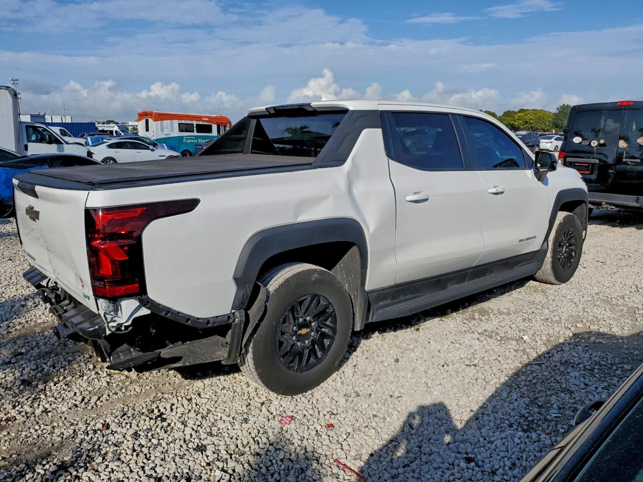 2024 CHEVROLET SILVERADO photo 3