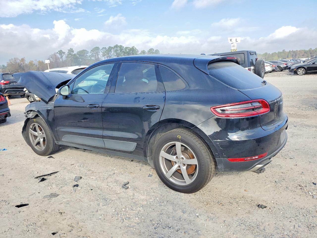 2018 PORSCHE MACAN photo 2