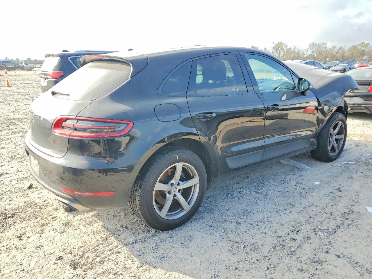 2018 PORSCHE MACAN photo 3