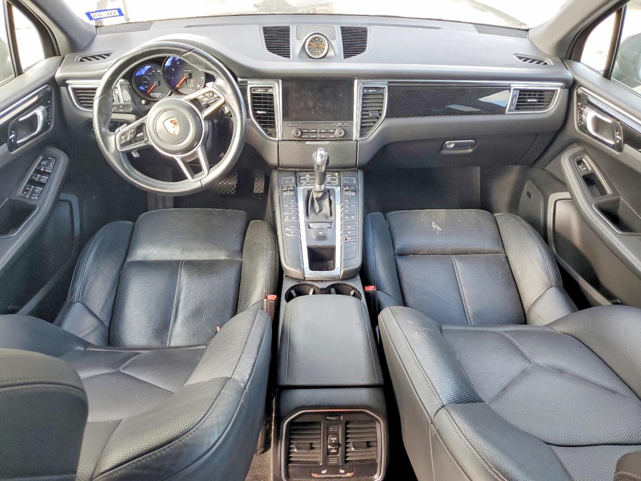 2018 PORSCHE MACAN photo 8