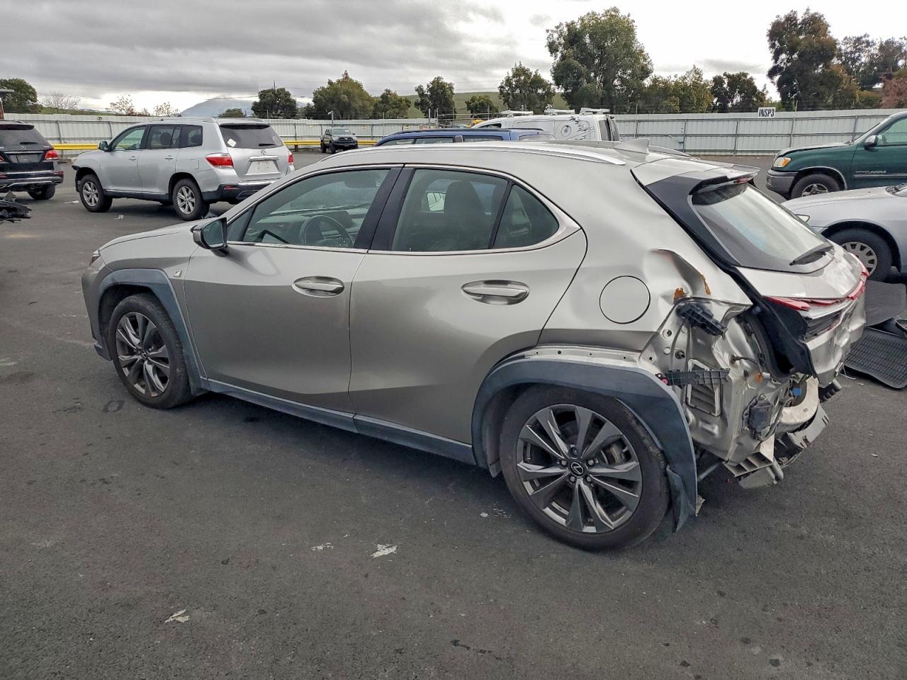 2019 LEXUS UX 200 photo 2