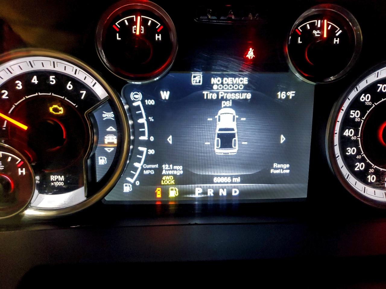 2016 RAM 1500 SPORT photo 9