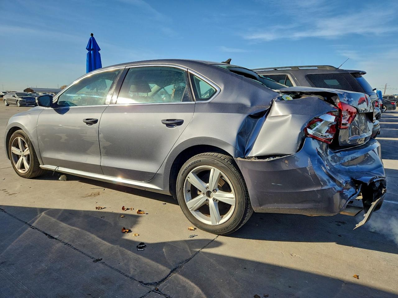 2012 VOLKSWAGEN PASSAT SE photo 2