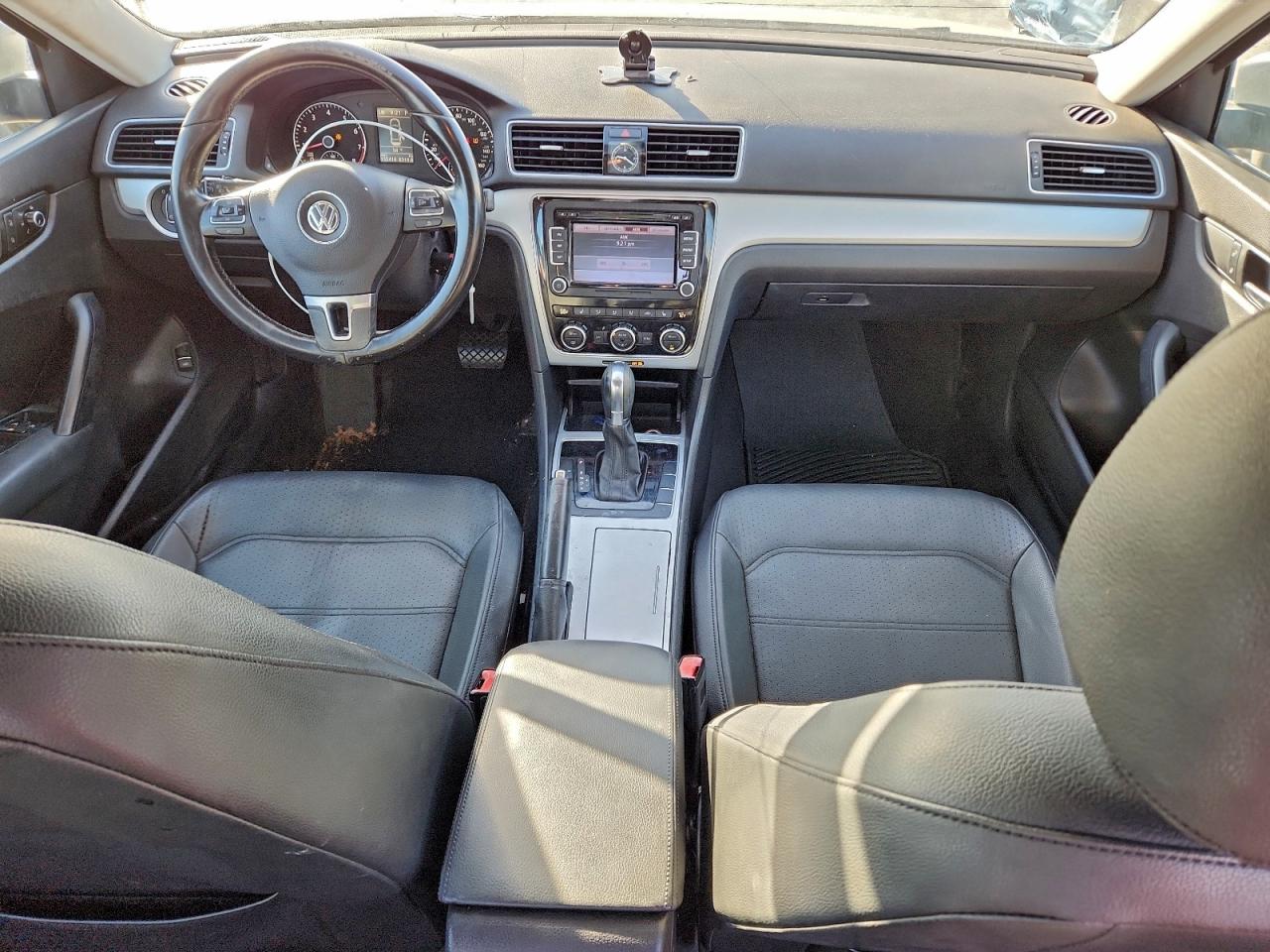 2012 VOLKSWAGEN PASSAT SE photo 8
