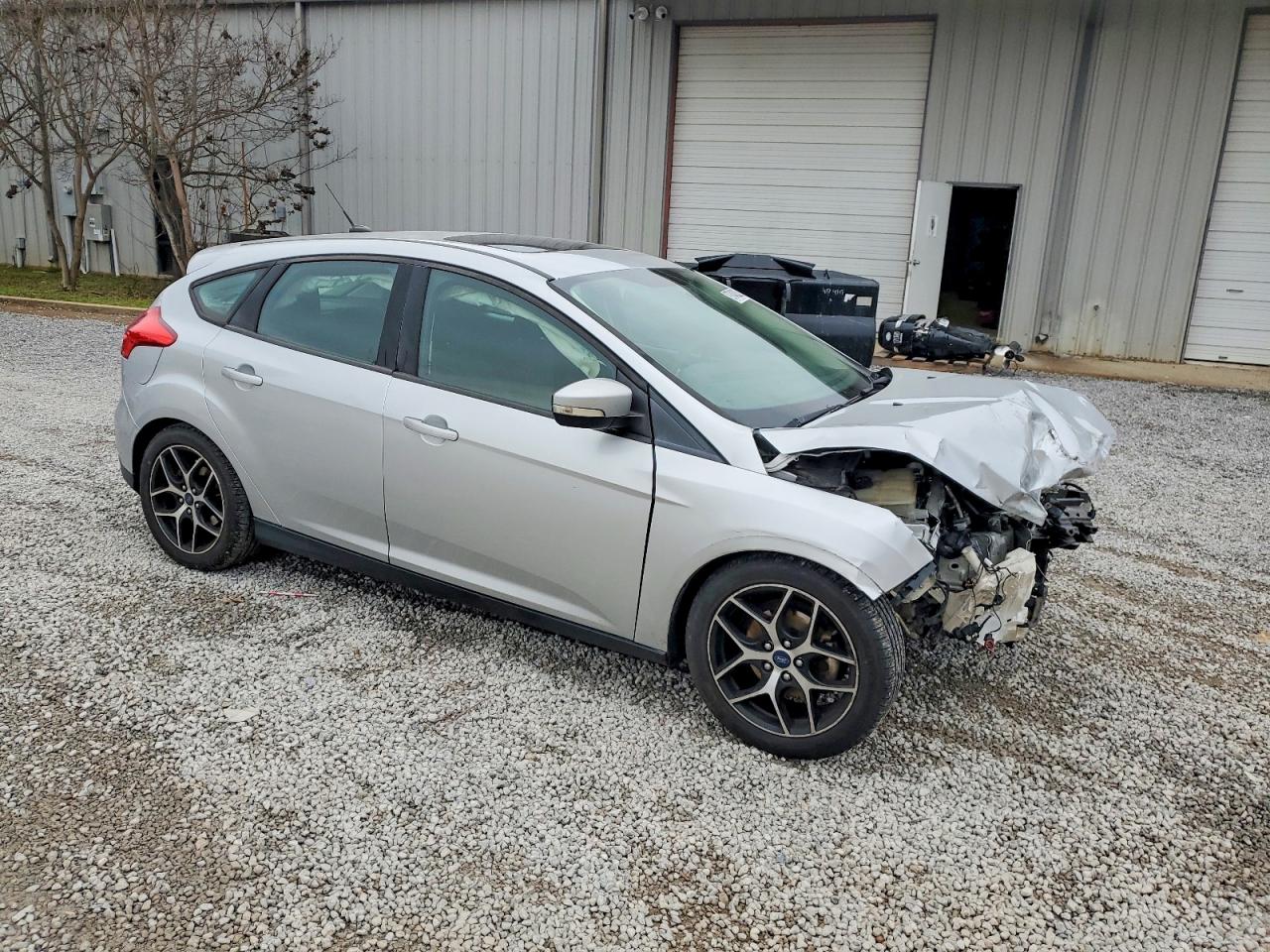 2017 FORD FOCUS SEL photo 4