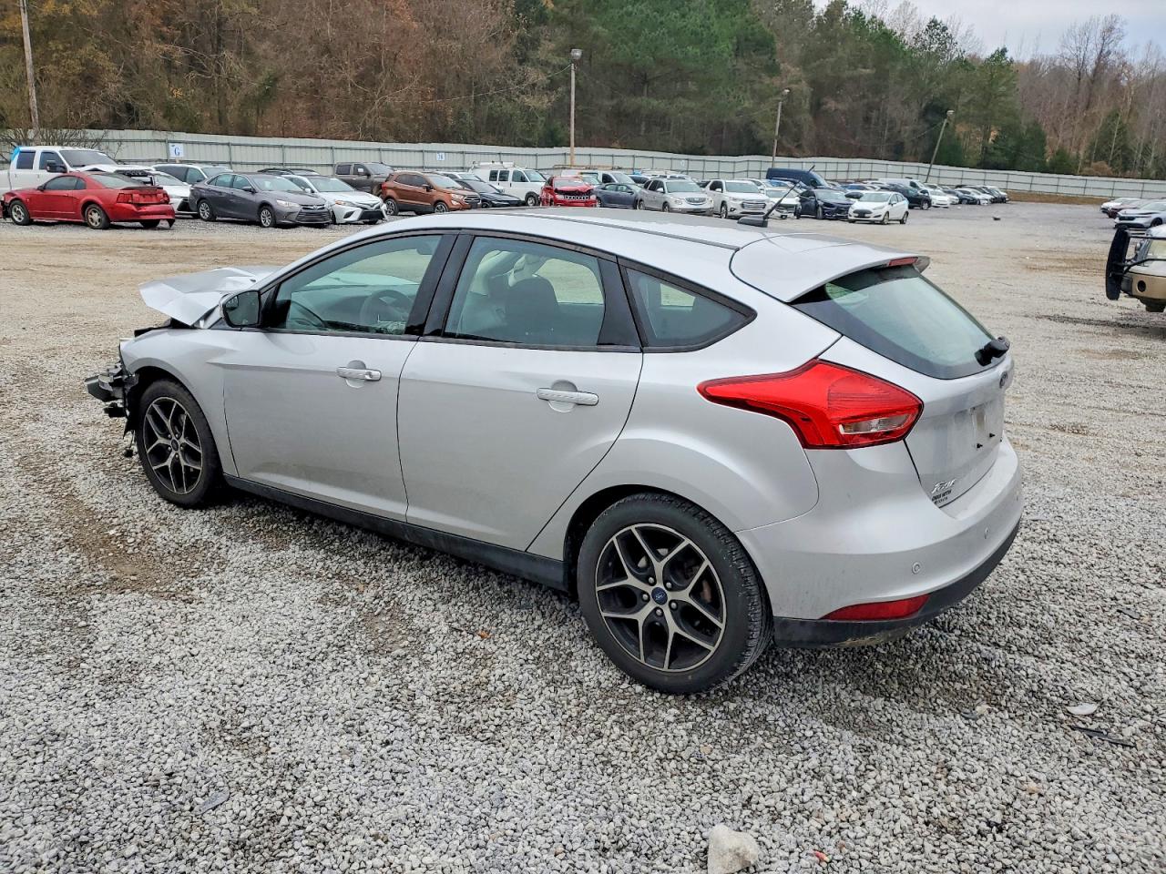 2017 FORD FOCUS SEL photo 2