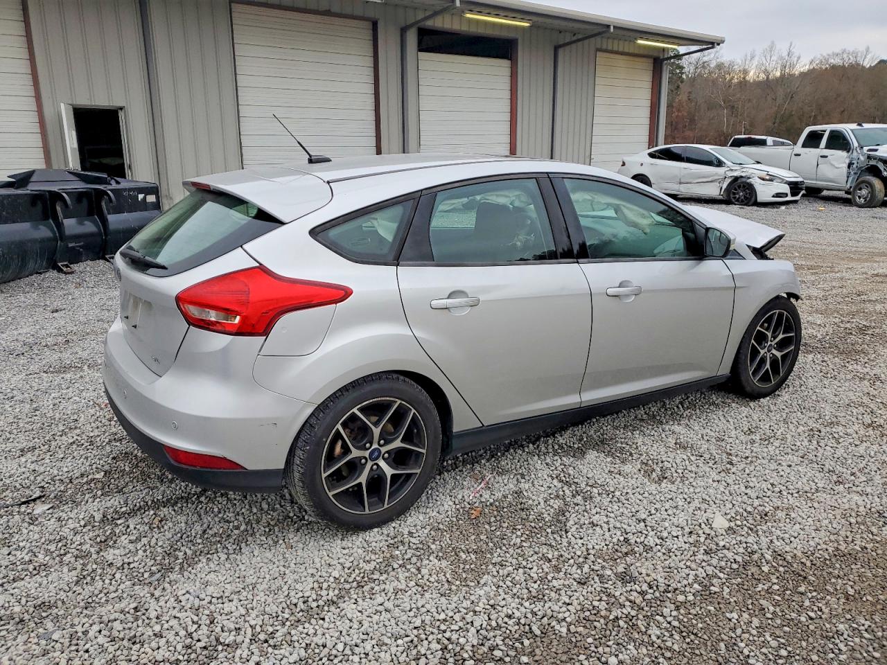 2017 FORD FOCUS SEL photo 3