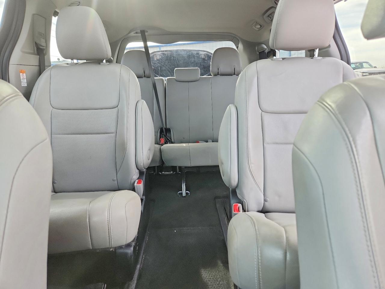 2015 TOYOTA SIENNA LIMITED 7-PASSENGER photo 10