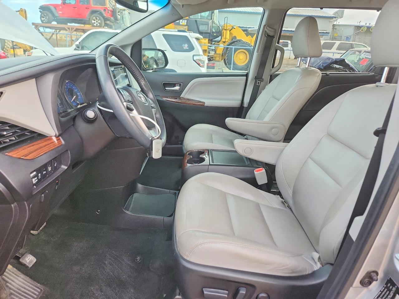 2015 TOYOTA SIENNA LIMITED 7-PASSENGER photo 7