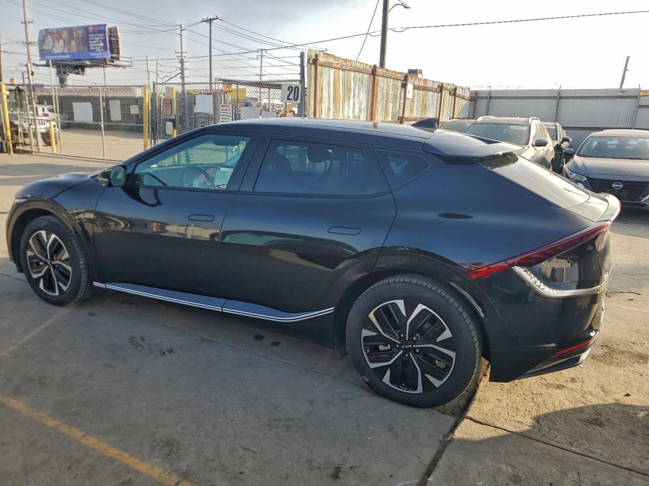 2022 KIA EV6 LIGHT photo 2