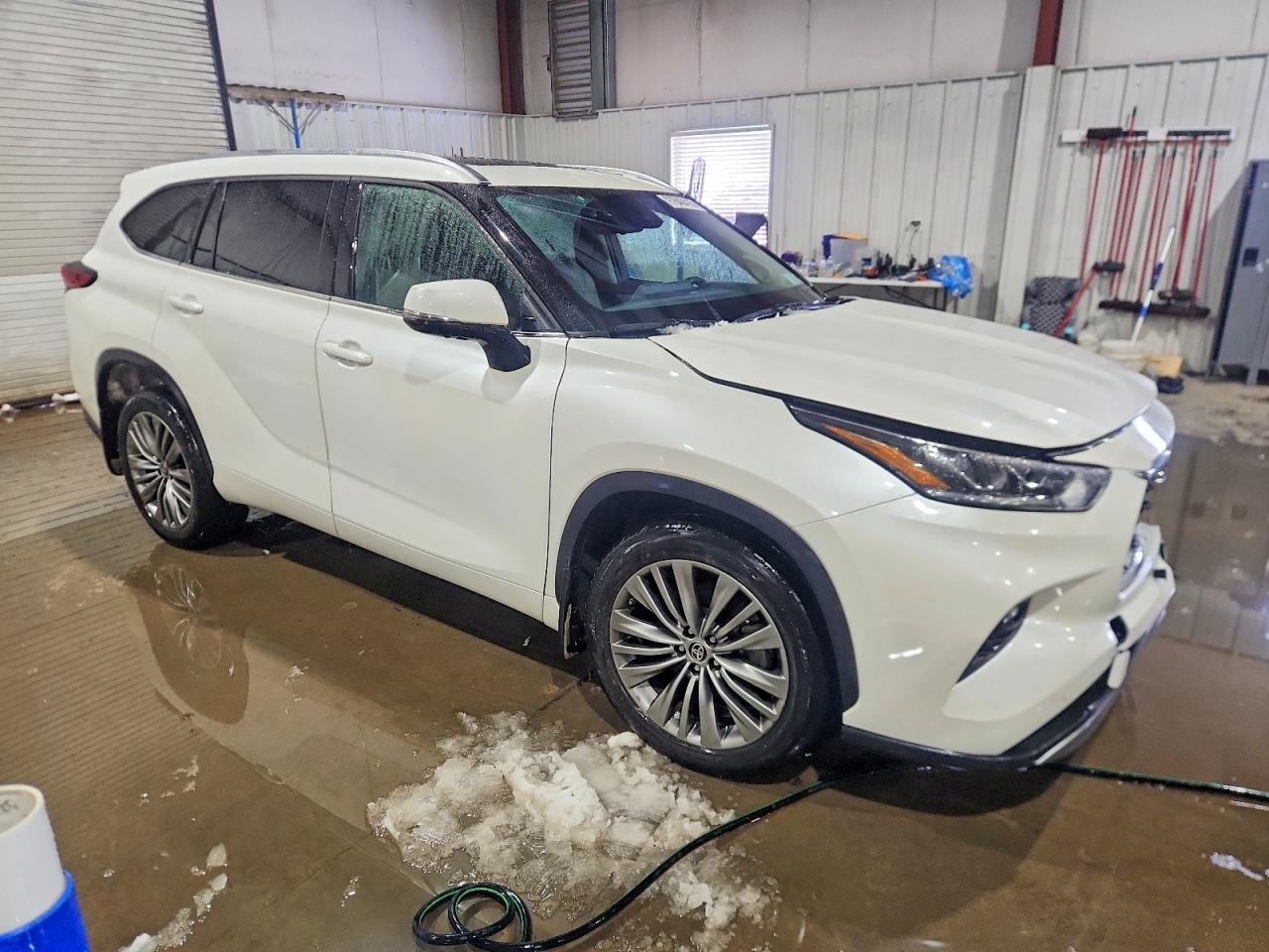 2021 TOYOTA HIGHLANDER PLATINUM photo 4