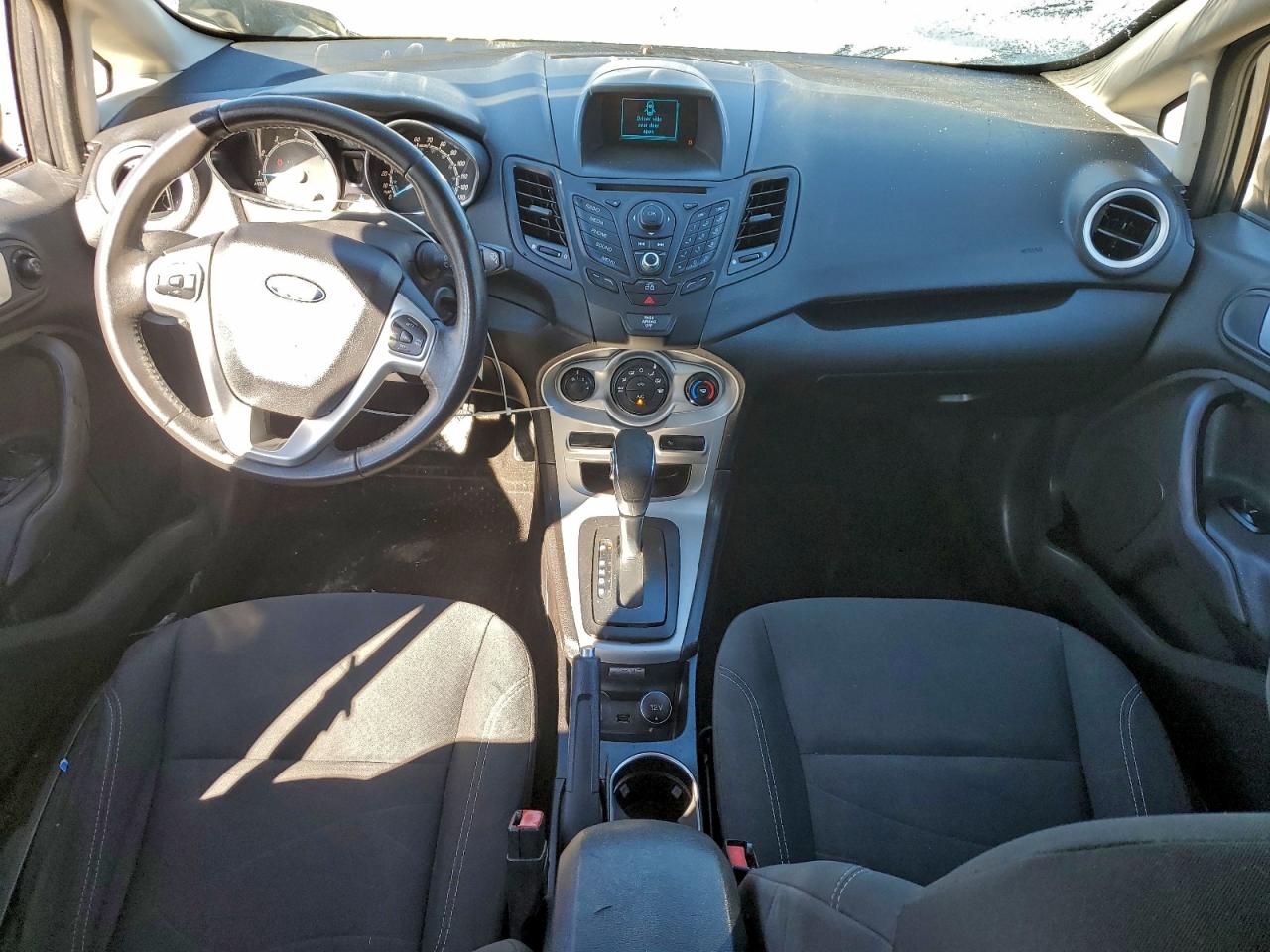 2015 FORD FIESTA SE photo 8