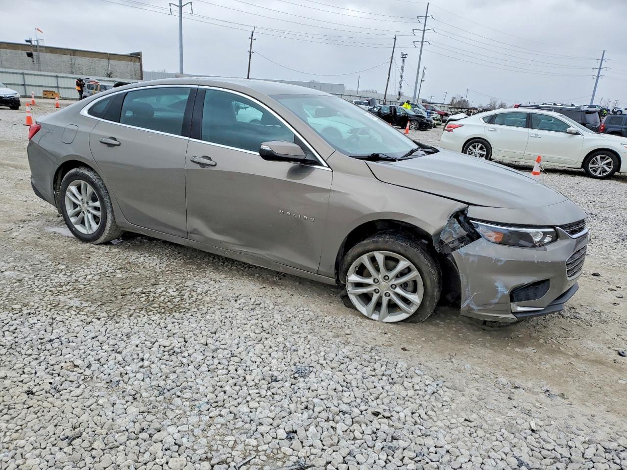 2017 CHEVROLET MALIBU LT photo 4