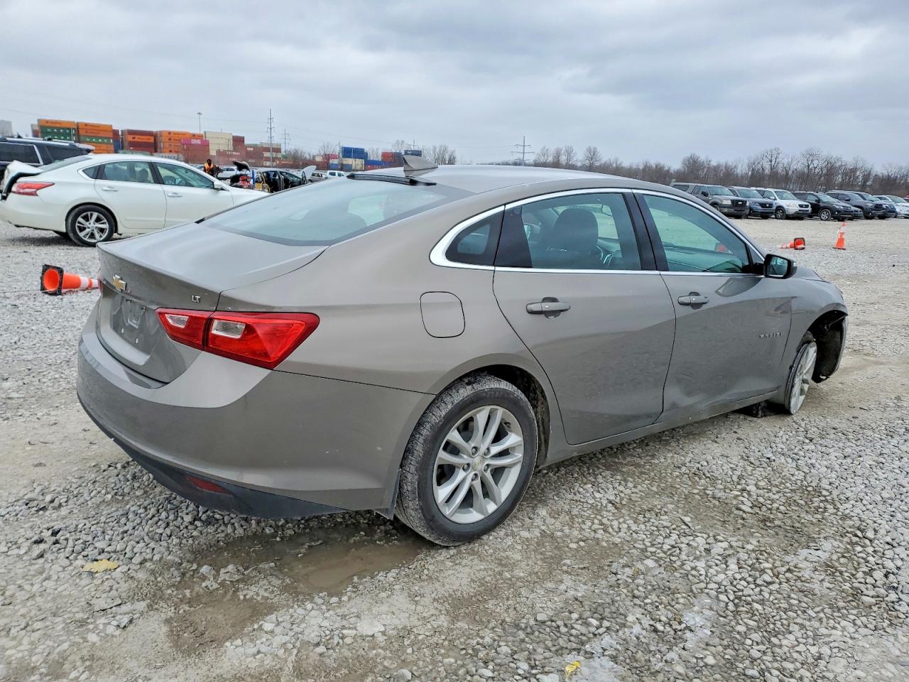 2017 CHEVROLET MALIBU LT photo 3