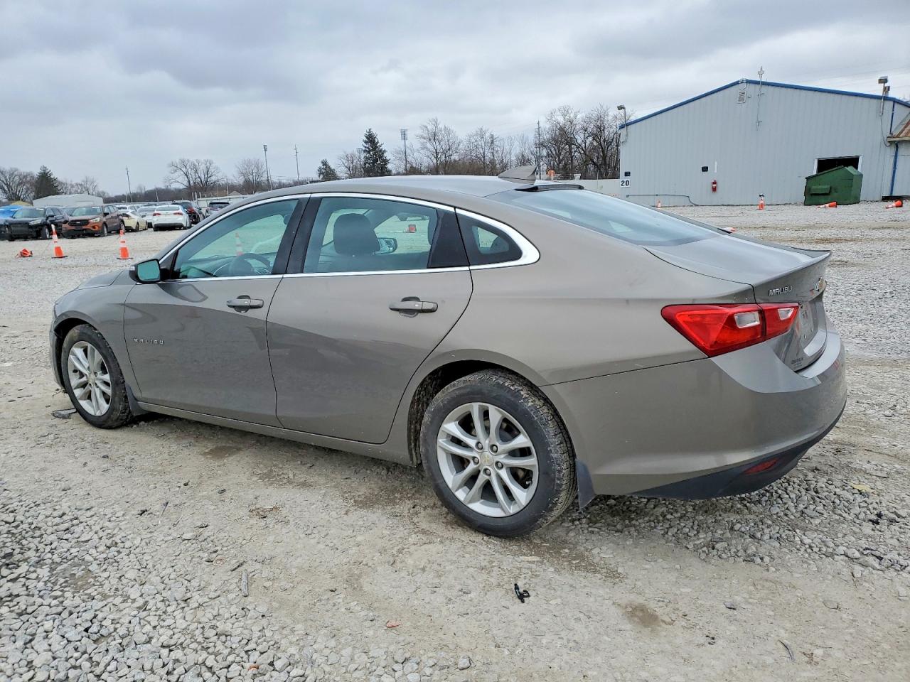 2017 CHEVROLET MALIBU LT photo 2