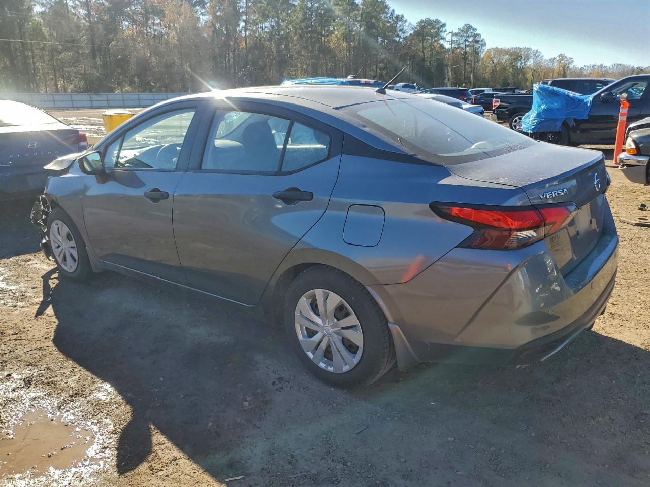 2020 NISSAN VERSA S photo 2