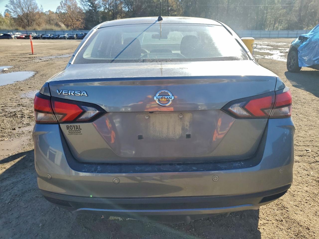 2020 NISSAN VERSA S photo 6
