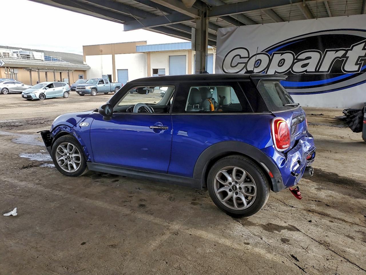 2019 MINI COOPER S photo 2