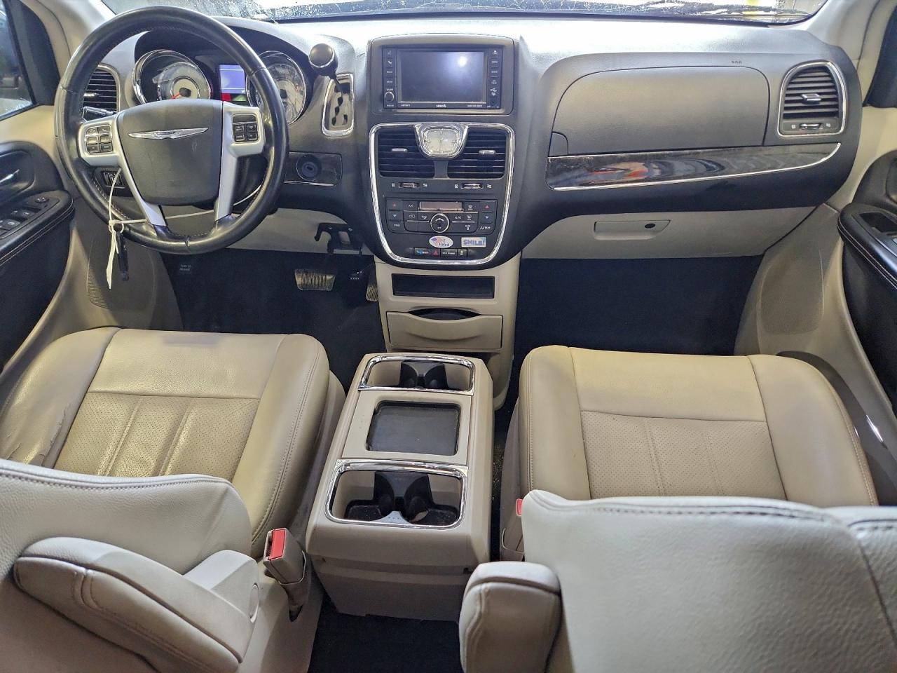 2012 CHRYSLER TOWN & COUNTRY TOURING photo 8