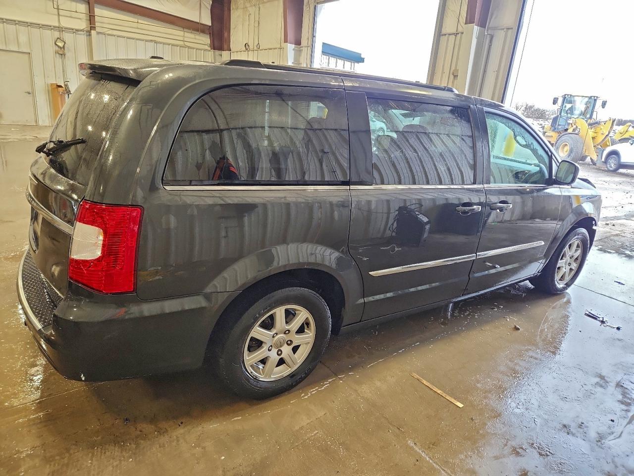 2012 CHRYSLER TOWN & COUNTRY TOURING photo 3
