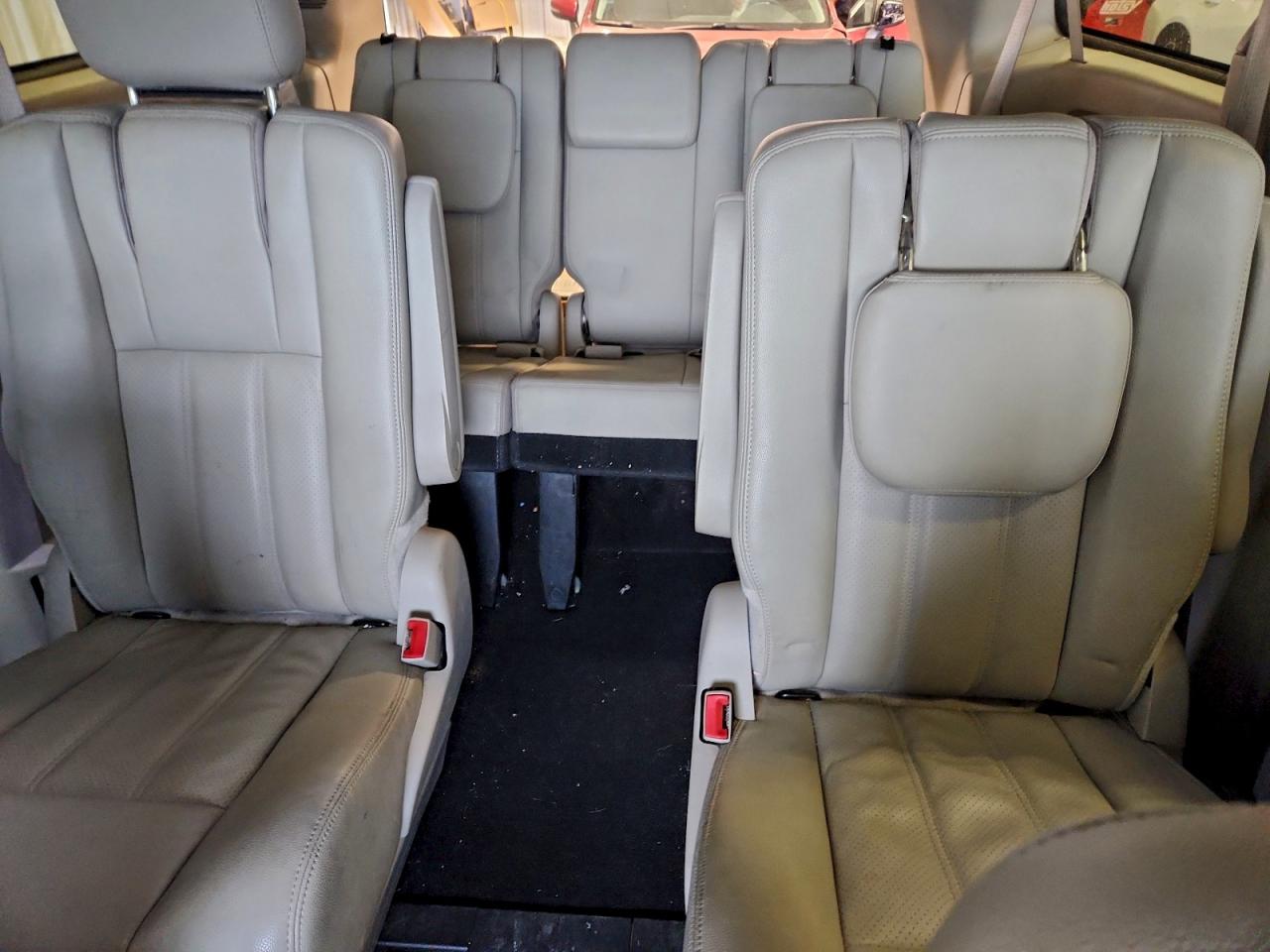 2012 CHRYSLER TOWN & COUNTRY TOURING photo 10