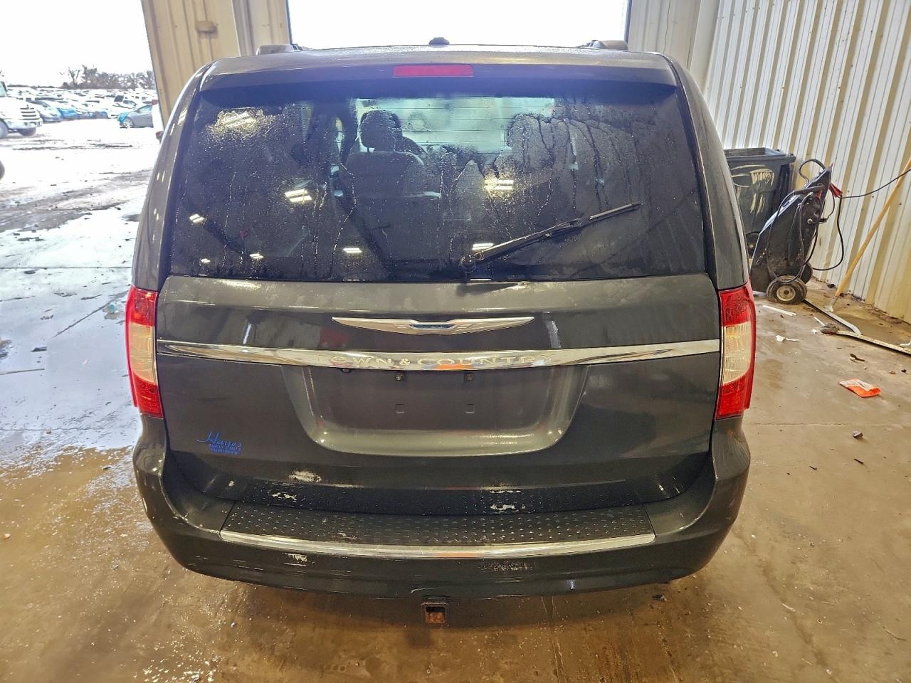 2012 CHRYSLER TOWN & COUNTRY TOURING photo 6