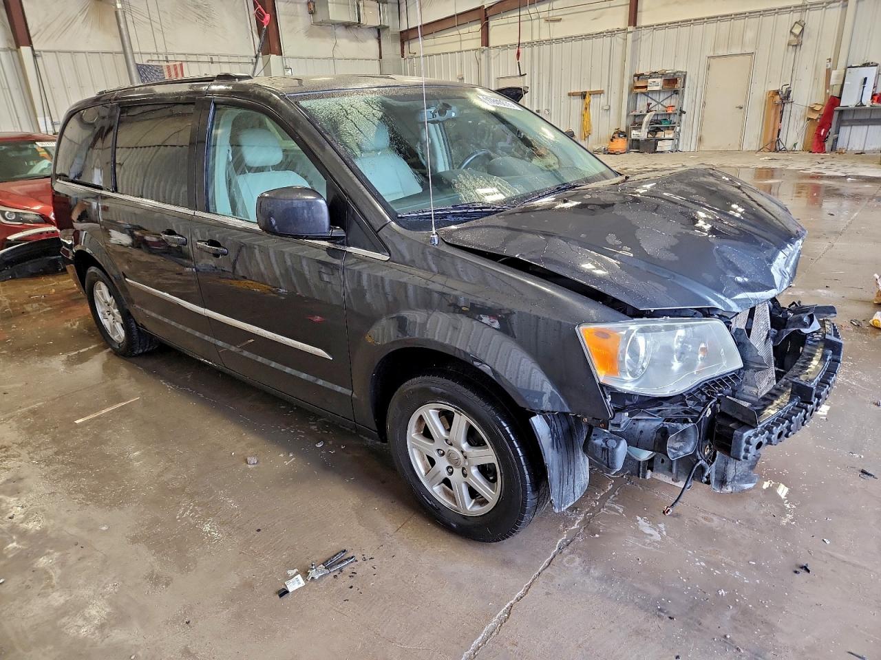 2012 CHRYSLER TOWN & COUNTRY TOURING photo 4